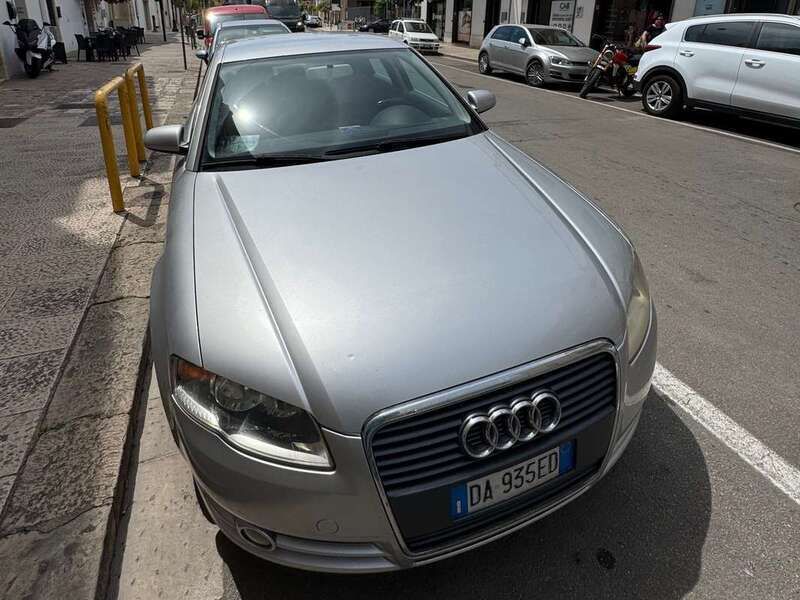 Argento Usata 2005 Audi A4 Ambiente Tre volumi | 2500 € (Buon prezzo) - Immagine 1/4