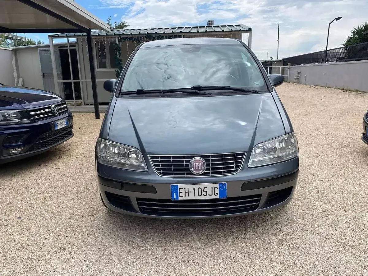 Usata Fiat Idea Emotion 95 CV (69 kW) 2011 Grigio Monovolume