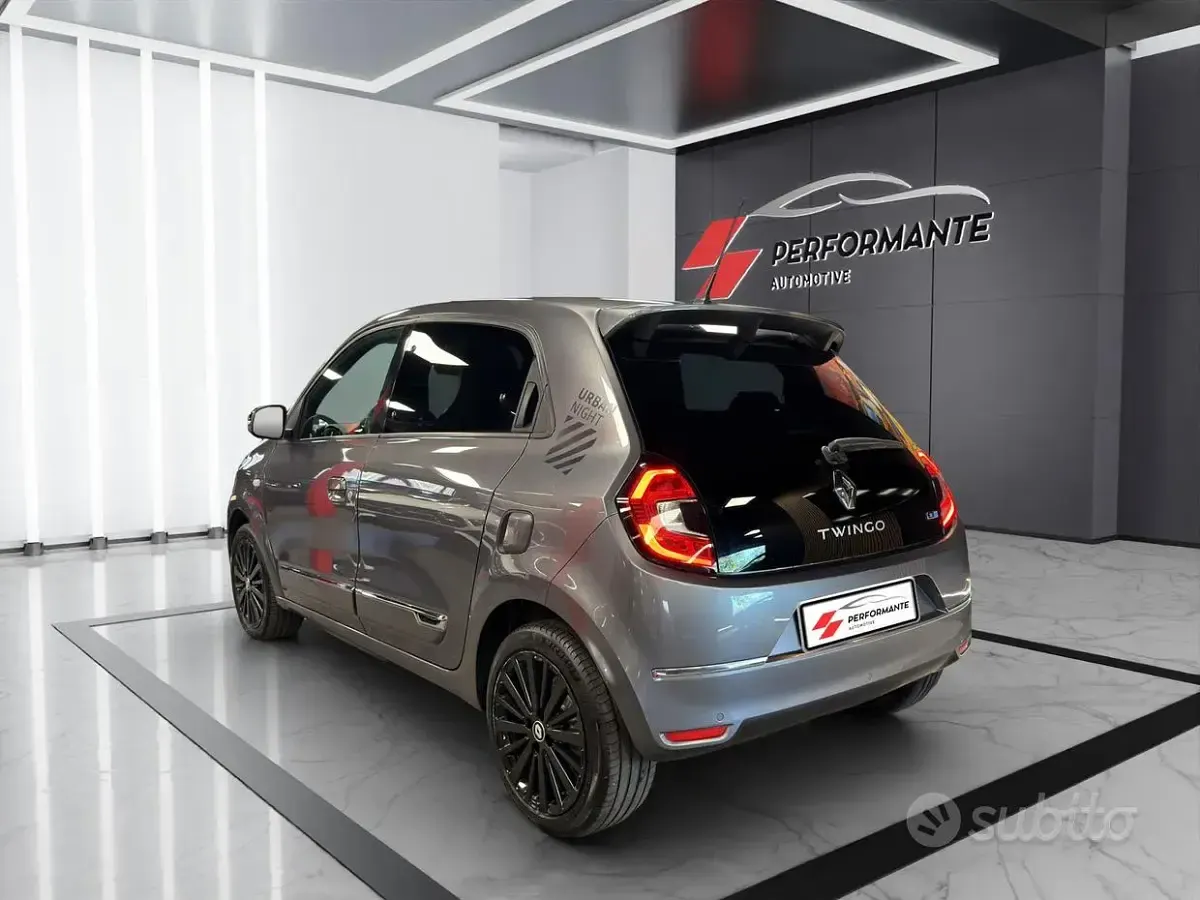 Begagnad Renault Twingo Urban Night 30 kW (42 HK) 2023 Other Halvkombi