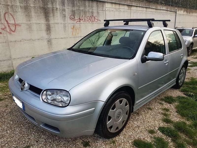 Usata VW Golf IV Highline 116 CV (85 kW) 2001 Argento Berlina