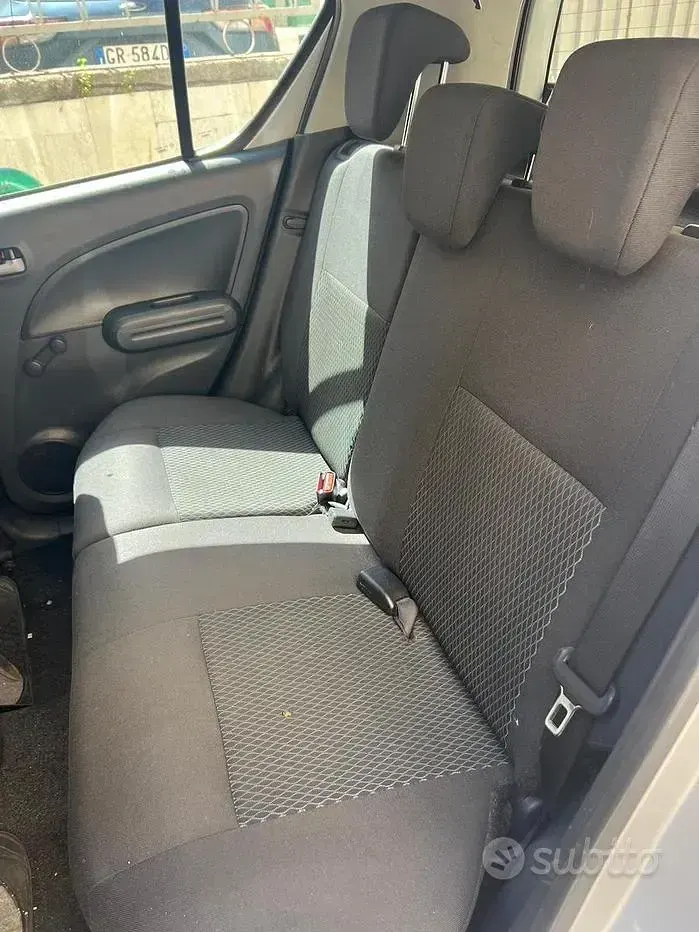 Usata Suzuki Splash 65 CV (47 kW) 2015 Grigio Utilitaria