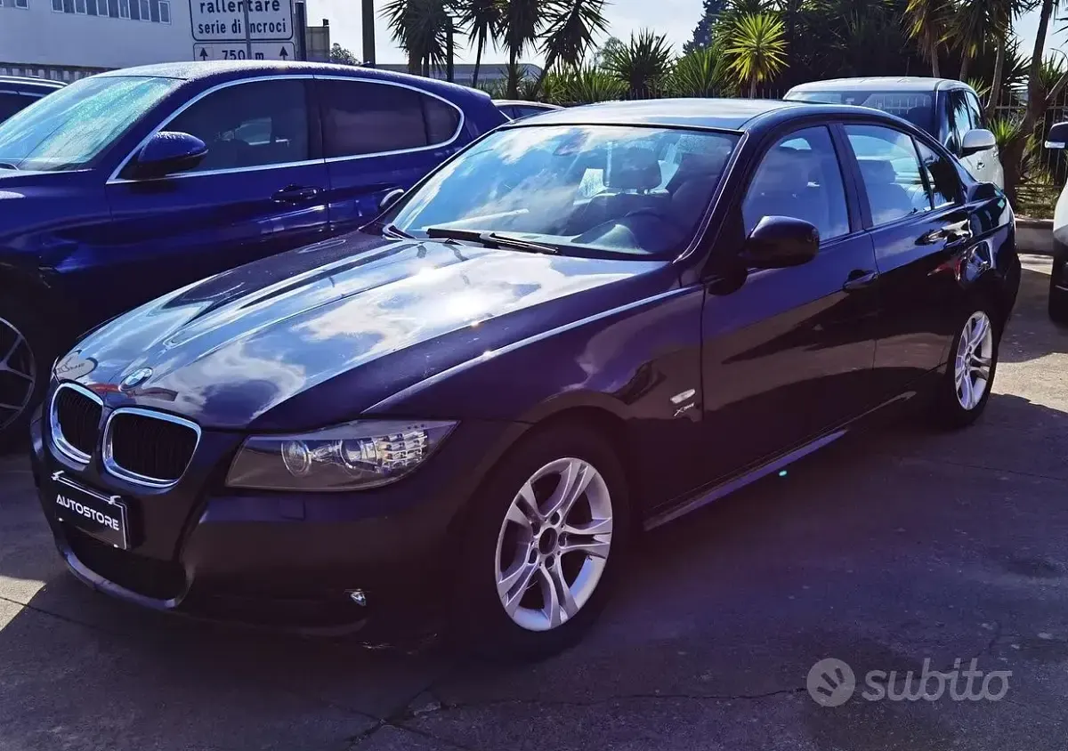 Begagnad BMW 320 177 HK (130 kW) 2009 Svart Sedan