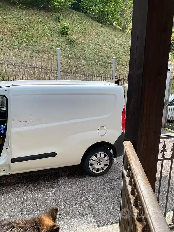 Usata Fiat Doblò 105 CV (77 kW) 2012 Bianco Monovolume