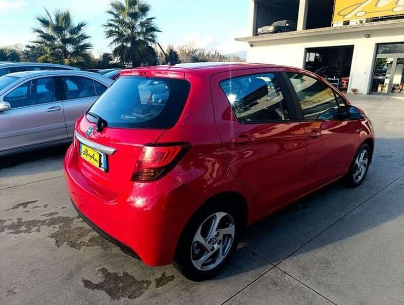 Second-hand Toyota Yaris Hybrid Active 73 CP (53 kW) 2016 Roșu Berlinǎ