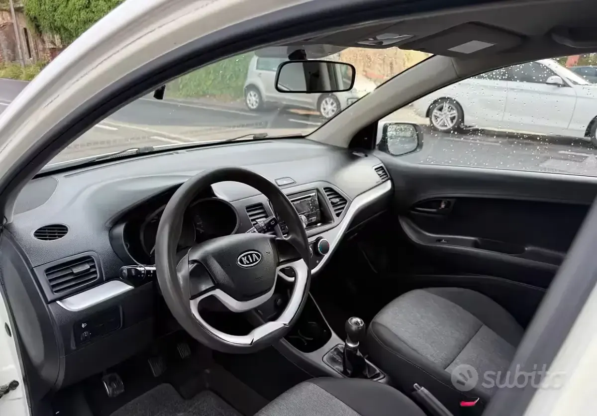 Begagnad Kia Picanto 67 HK (49 kW) 2014 Vit Halvkombi