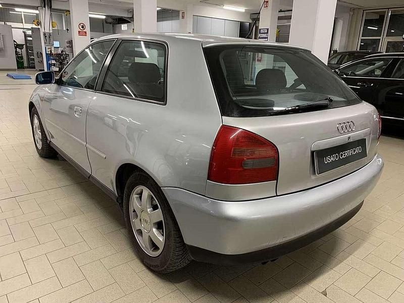 Usata Audi A3 Ambiente 101 CV (74 kW) 1999 Argento Utilitaria
