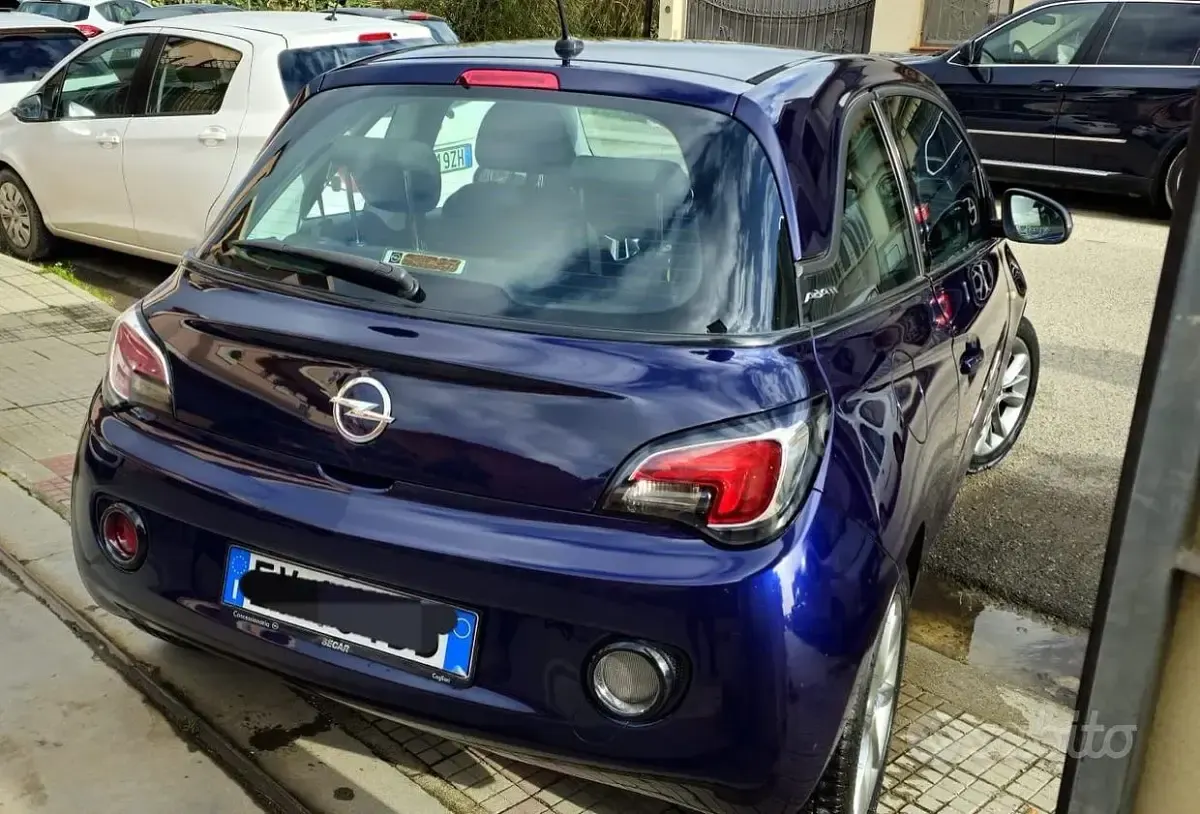 Usata Opel Adam 69 CV (50 kW) 2014 Bluazzurro Utilitaria
