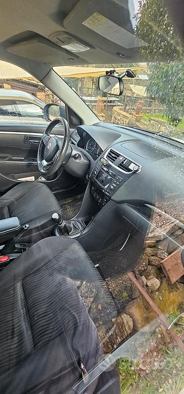 Begagnad Suzuki Swift 2010 Vit Halvkombi