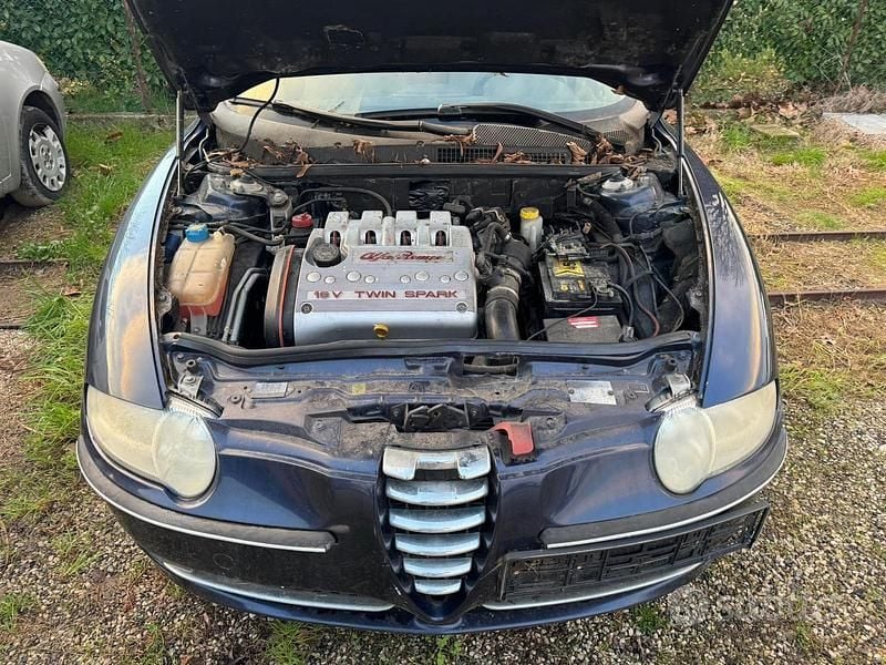 Usata Alfa Romeo 147 105 CV (77 kW) 2004 Blu Utilitaria