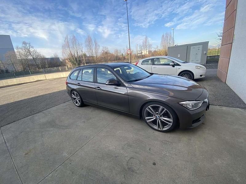 Usata BMW 318 Luxury Line 143 CV (105 kW) 2015 Station wagon