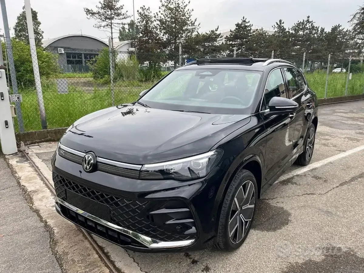 Nuova VW Tiguan R 193 CV (141 kW) 2026 Nero SUV