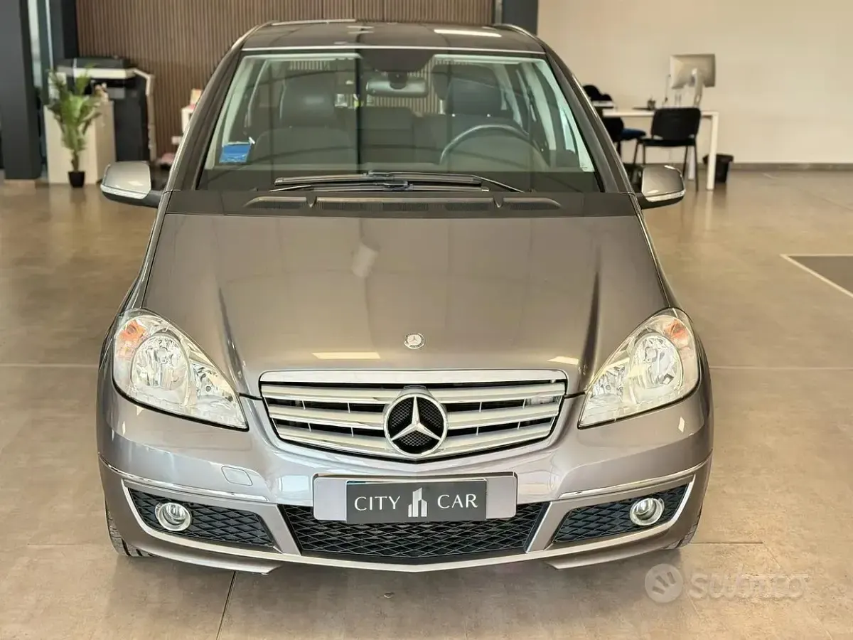 Usata Mercedes A180 Elegance 109 CV (80 kW) 2012 Grigio Berlina