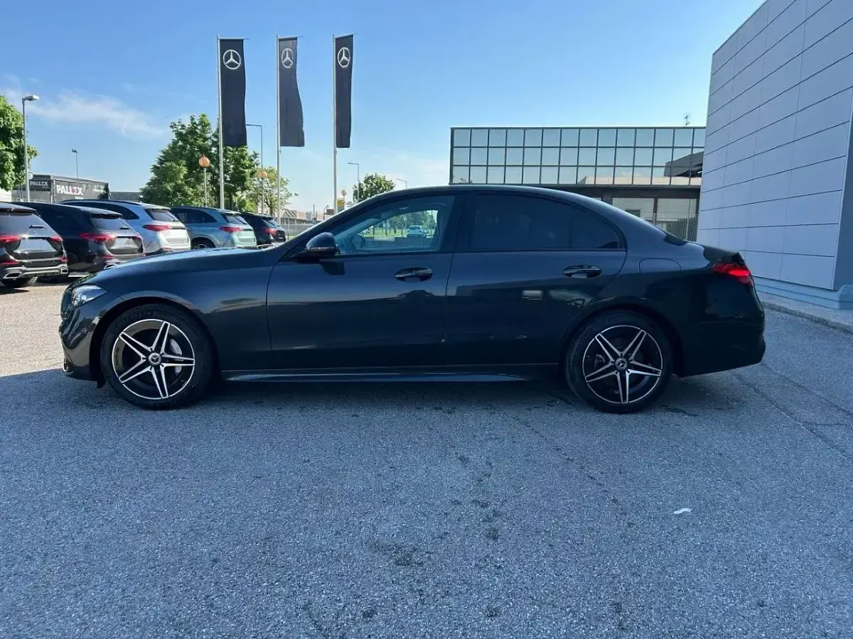 Usata Mercedes C300 197 CV (144 kW) 2025 Grigio grafite Berlina