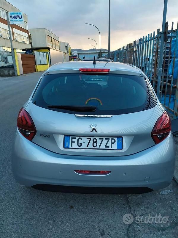 Begagnad Peugeot 208 75 HK (55 kW) 2017 Halvkombi