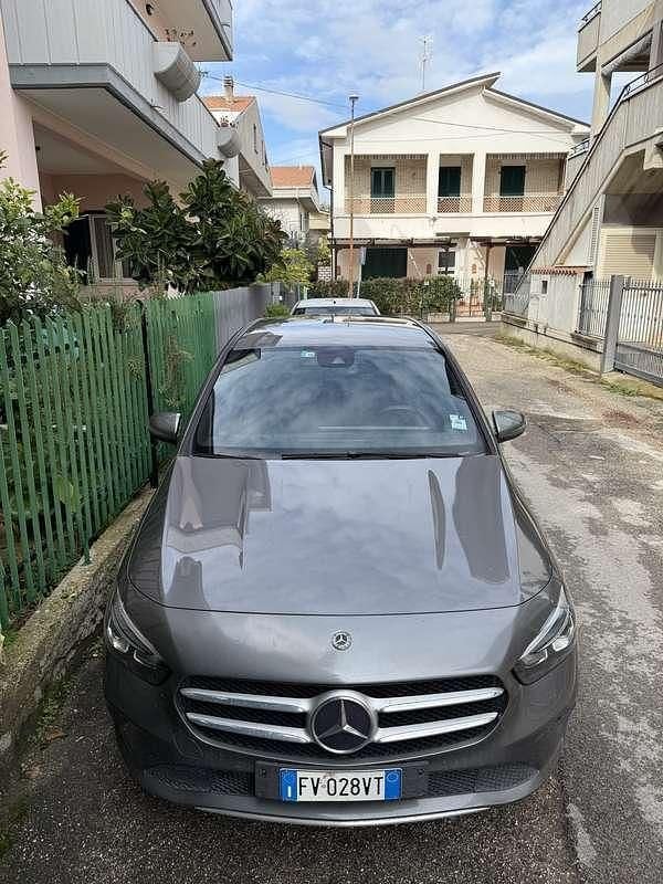 Usata Mercedes B180 116 CV (85 kW) 2019 Grigio Monovolume