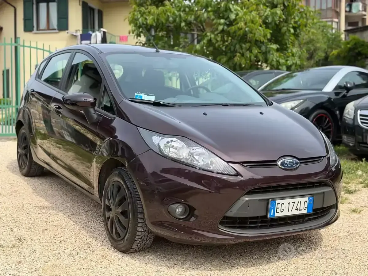 Usata Ford Fiesta Titanium 68 CV (50 kW) 2011 Grigio Berlina