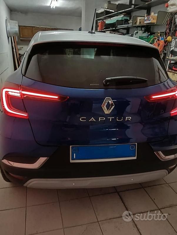 Usata Renault Captur Intens 101 CV (74 kW) 2021 Blu SUV