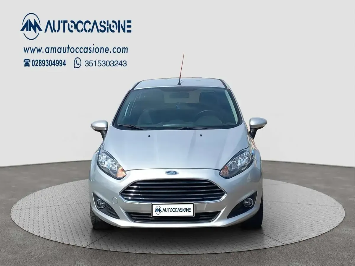 Usata Ford Fiesta 92 CV (67 kW) 2013 Argento Berlina