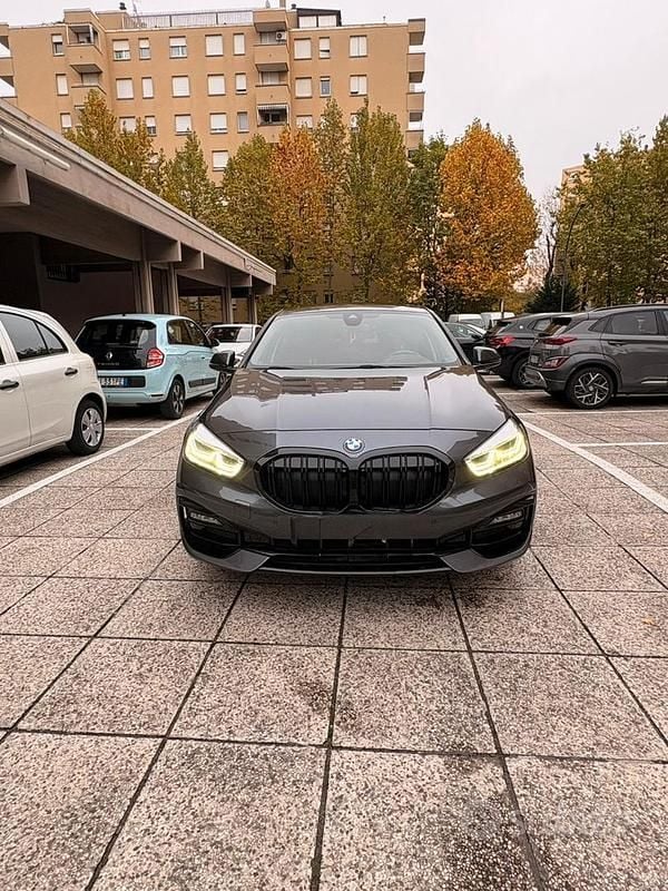 Usado BMW 120 190 HP (139 kW) 2021 Cinzento Citadino