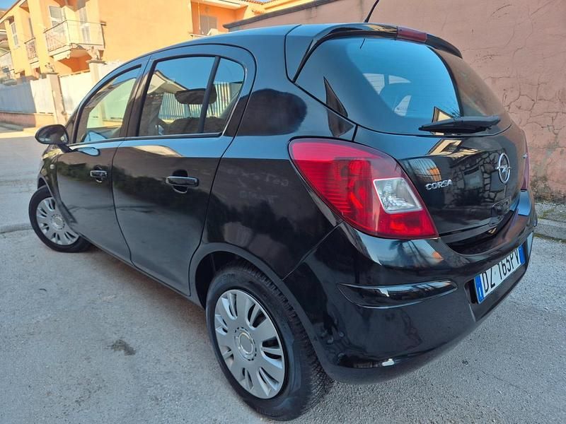 Usata Opel Corsa 74 CV (54 kW) 2011 Nero Utilitaria