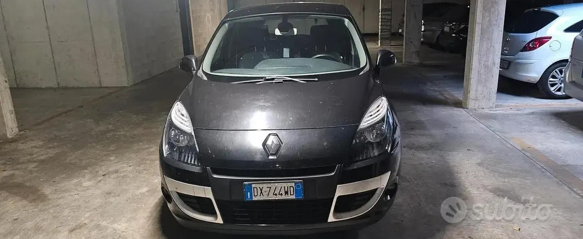 Usata Renault Scénic III 110 CV (80 kW) 2009 Nero Monovolume