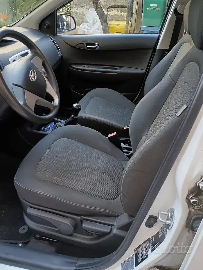 Usata Hyundai i20 78 CV (57 kW) 2011 Bianco Utilitaria