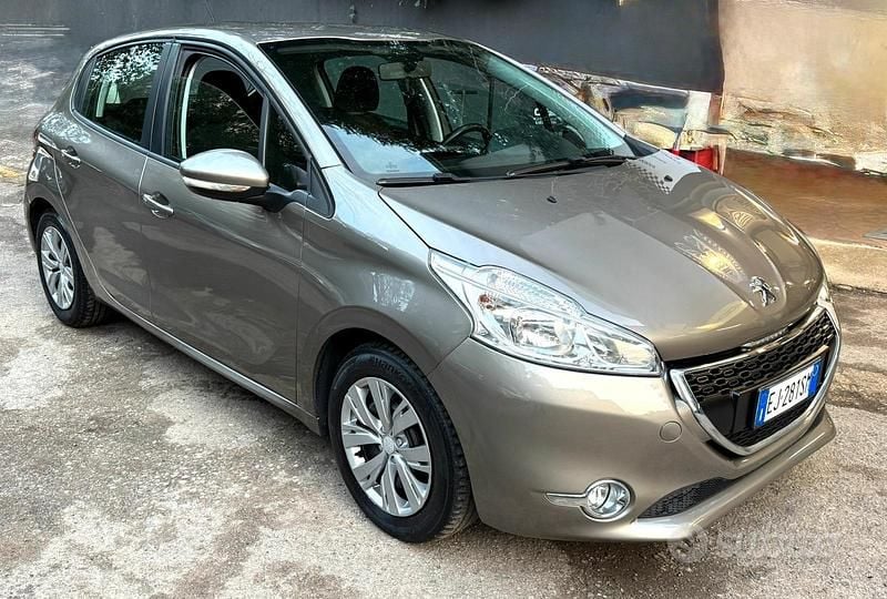 Usata Peugeot 208 68 CV (50 kW) 2012 Marrone Utilitaria