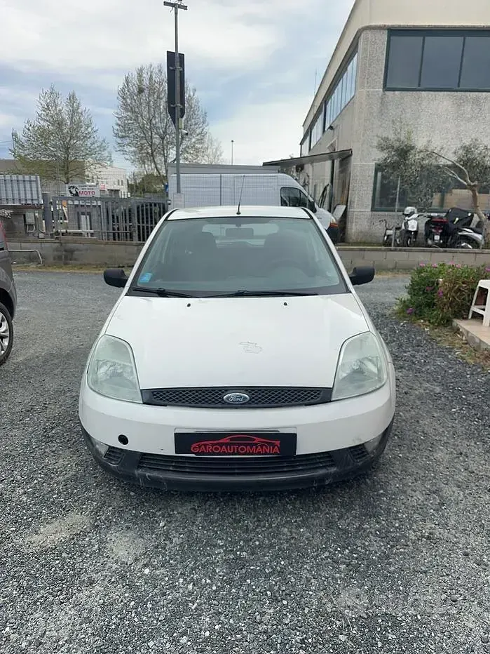 Usata Ford Fiesta 68 CV (50 kW) 2010 Bianco Furgone