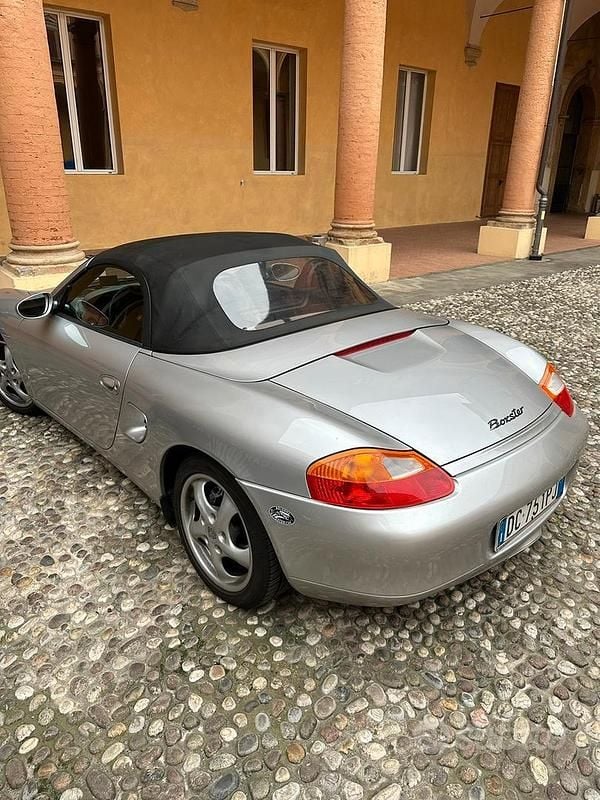 Usata Porsche Boxster 220 CV (161 kW) 2001 Grigio Cabrio