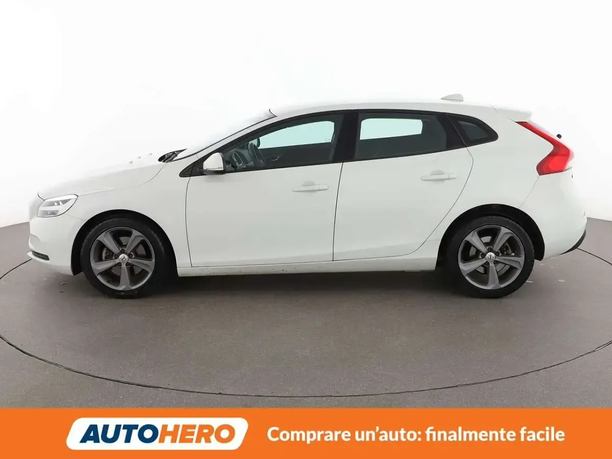 Usata Volvo V40 Business Edition 122 CV (89 kW) 2019 Bianco Berlina