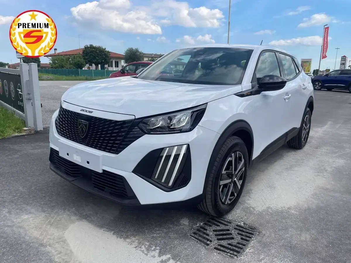 Nuova Peugeot 2008 Active 136 CV (100 kW) 2025 Bianco SUV