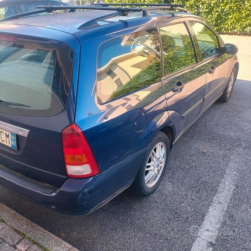 Usata Ford Focus 100 CV (73 kW) 2001 Blu Station wagon