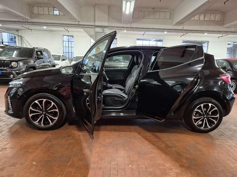 Usata Renault Clio V Techno 91 CV (66 kW) 2024 Nero etoile metallizz. Berlina
