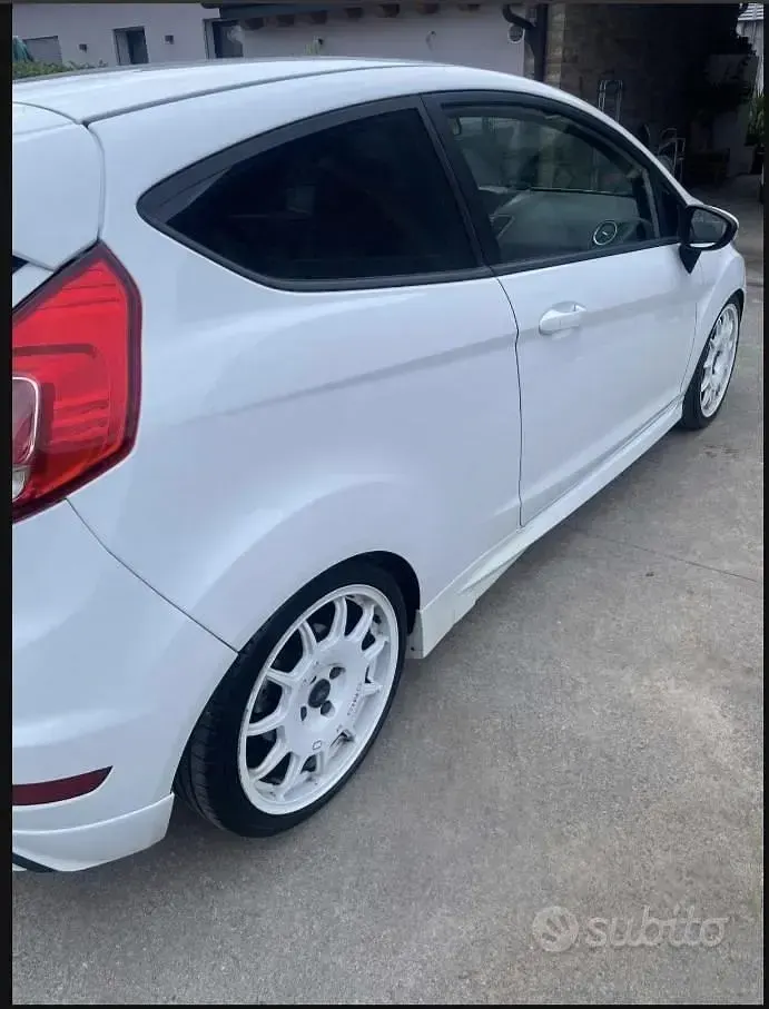 Usata Ford Fiesta ST 182 CV (133 kW) 2013 Bianco Berlina