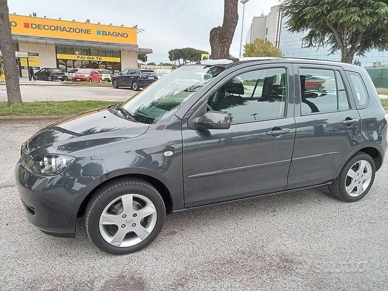 Usata Mazda 2 80 CV (58 kW) 2006 Grigio Utilitaria