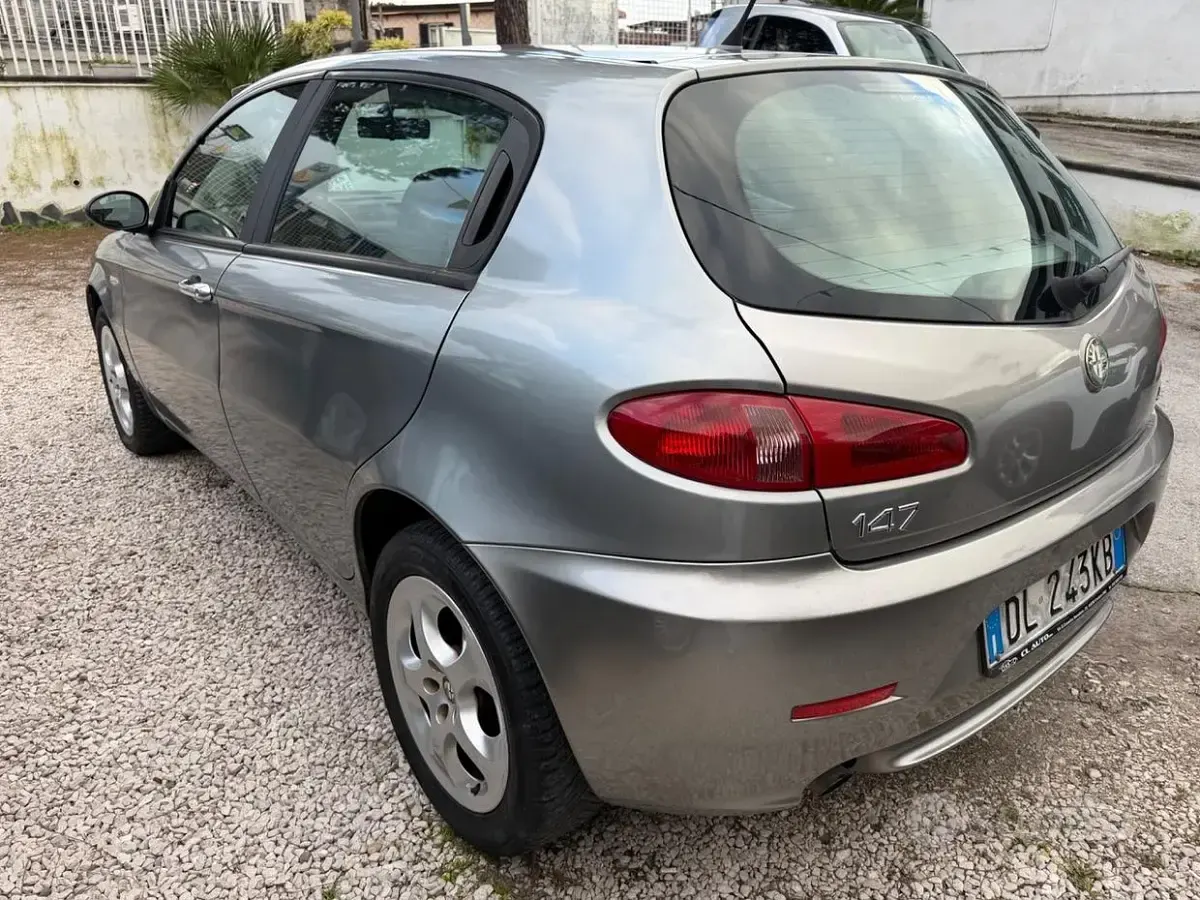 Usata Alfa Romeo 147 120 CV (88 kW) 2007 Marrone Utilitaria