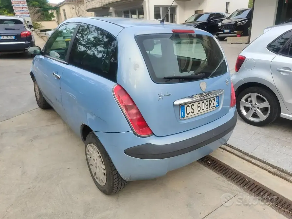 Usata Lancia Ypsilon 69 CV (50 kW) 2004 Blu Utilitaria