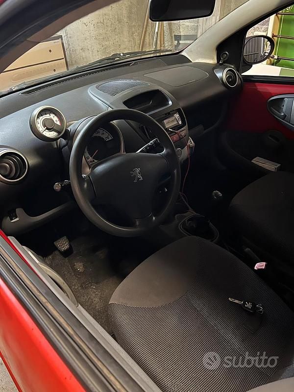 Usata Peugeot 107 68 CV (50 kW) 2010 Utilitaria