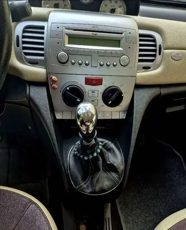 Usata Lancia Ypsilon 60 CV (44 kW) 2010 Utilitaria