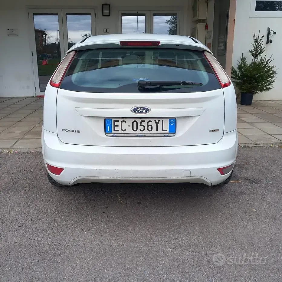 Usata Ford Focus 109 CV (80 kW) 2010 Bianco Berlina