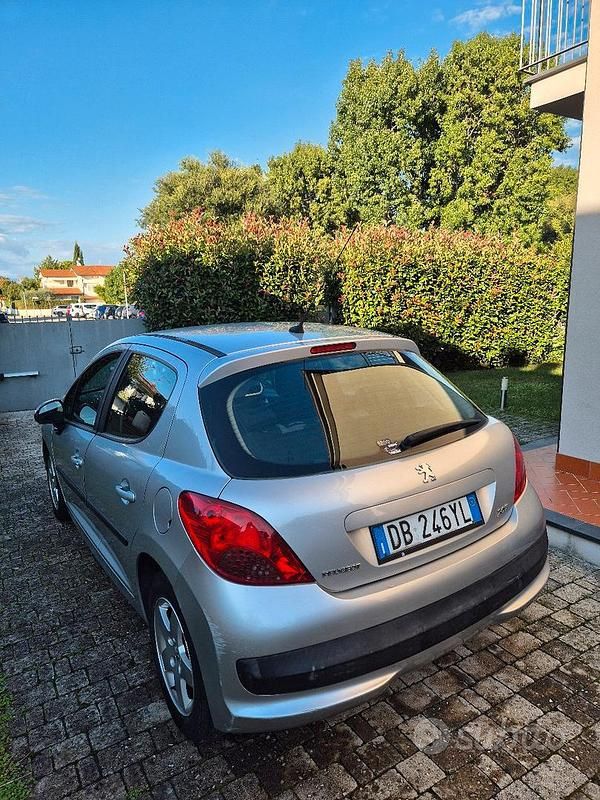 Usata Peugeot 207 70 CV (51 kW) 2006 Grigio Utilitaria
