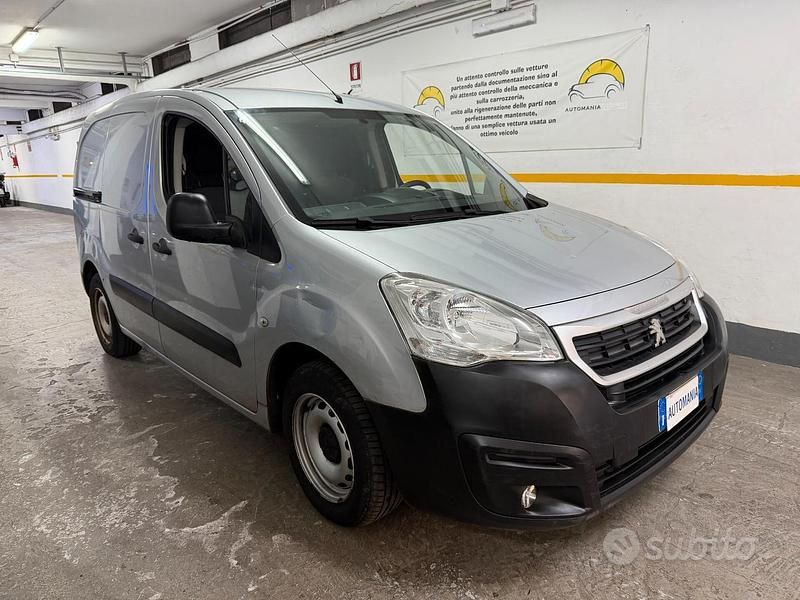 Usata Peugeot Partner Tepee 99 CV (72 kW) 2017 Grigio Monovolume