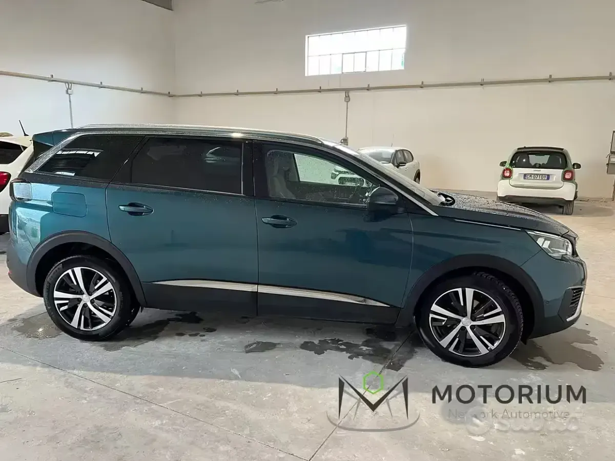 Usata Peugeot 5008 Active 120 CV (88 kW) 2017 Verde SUV