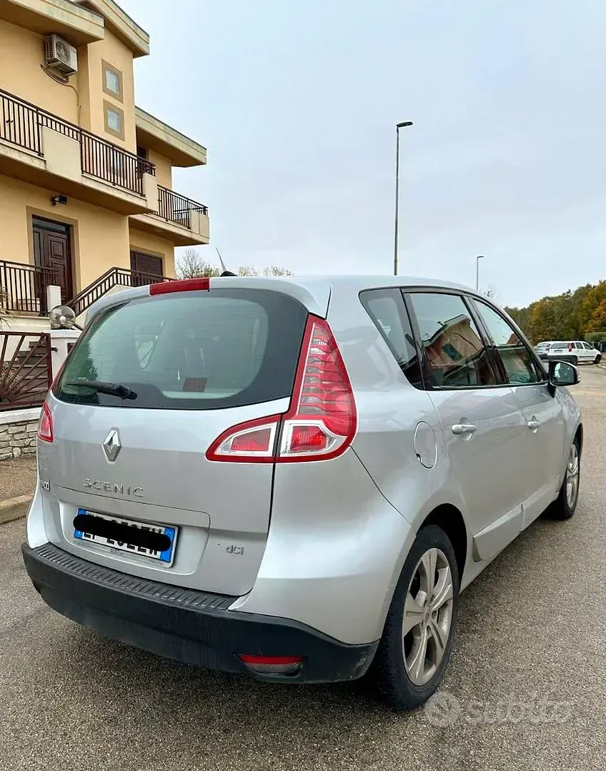 Usata Renault Scénic 110 CV (80 kW) 2010 Grigio Monovolume
