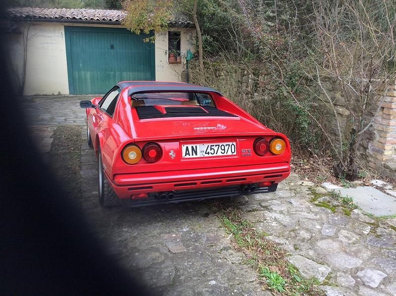 Usata Ferrari 208 155 CV (114 kW) 1988 Rosso Coupé