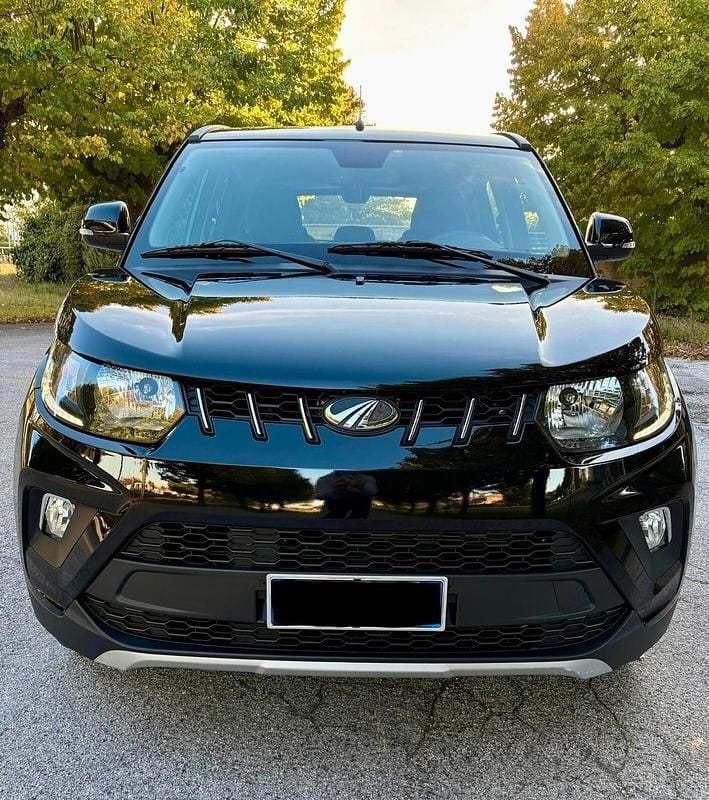Usata Mahindra KUV100 87 CV (63 kW) 2023 Nero SUV