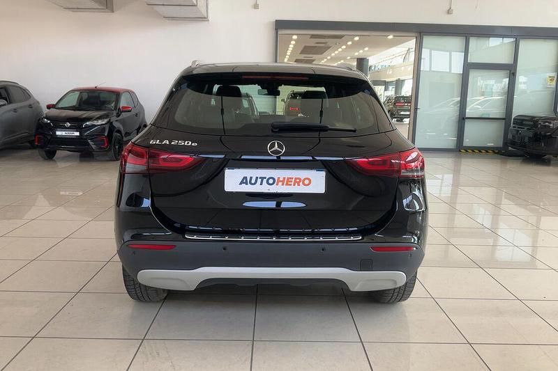 Begagnad Mercedes GLA250 Style 218 HK (160 kW) 2022 Svart SUV