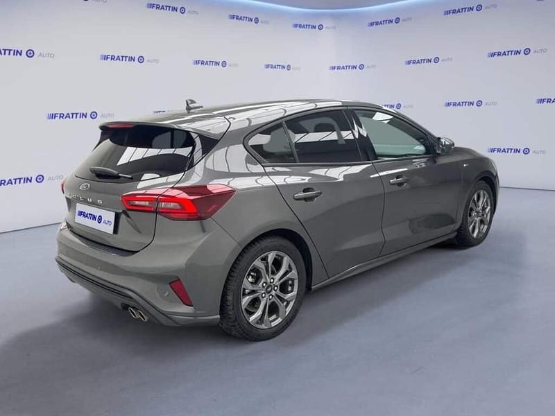 Usado Ford Focus ST-Line 125 CV (91 kW) 2025 Gris Utilitario