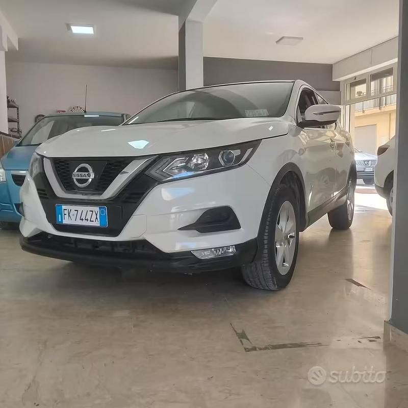 Usata Nissan Qashqai Tekna 110 CV (80 kW) 2017 Bianco SUV