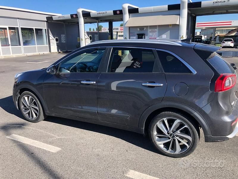 Usata Kia Niro Style 141 CV (103 kW) 2019 Grigio SUV